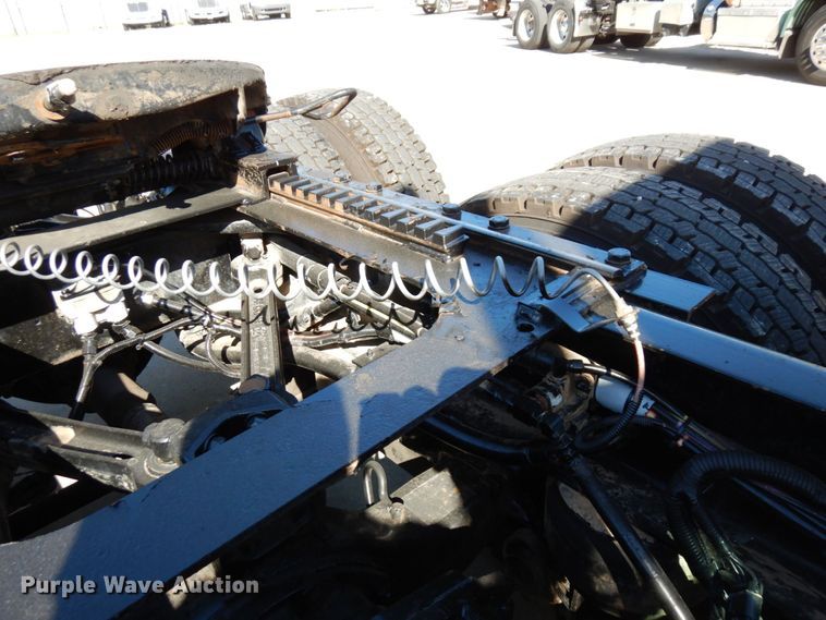 image for item MH9235 2011 Kenworth T800  semi truck