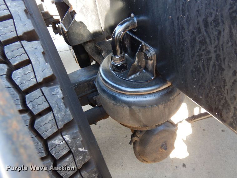 image for item MH9235 2011 Kenworth T800  semi truck