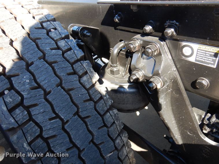 image for item MH9235 2011 Kenworth T800  semi truck