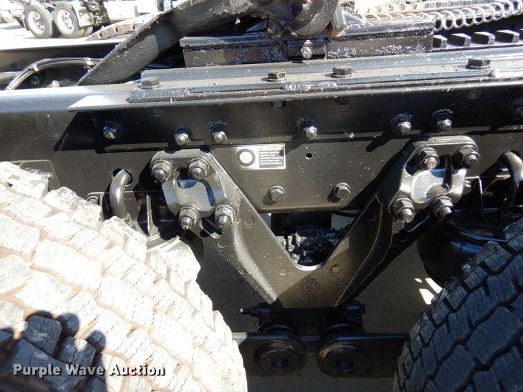 image for item MH9235 2011 Kenworth T800  semi truck