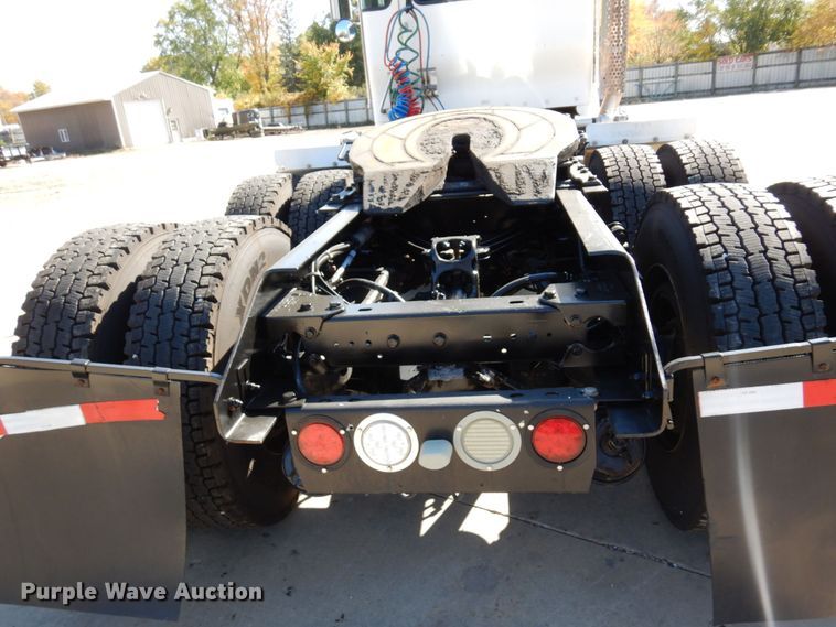 image for item MH9235 2011 Kenworth T800  semi truck