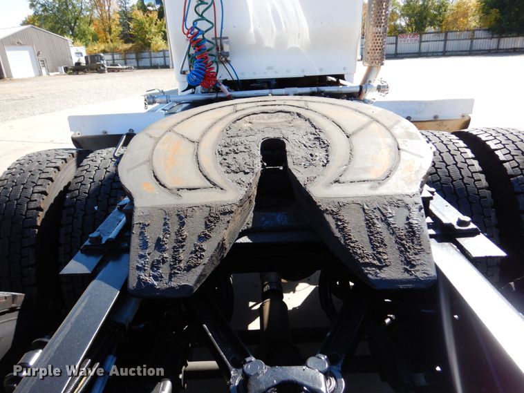 image for item MH9235 2011 Kenworth T800  semi truck