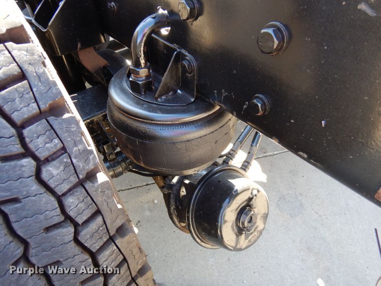 image for item MH9235 2011 Kenworth T800  semi truck