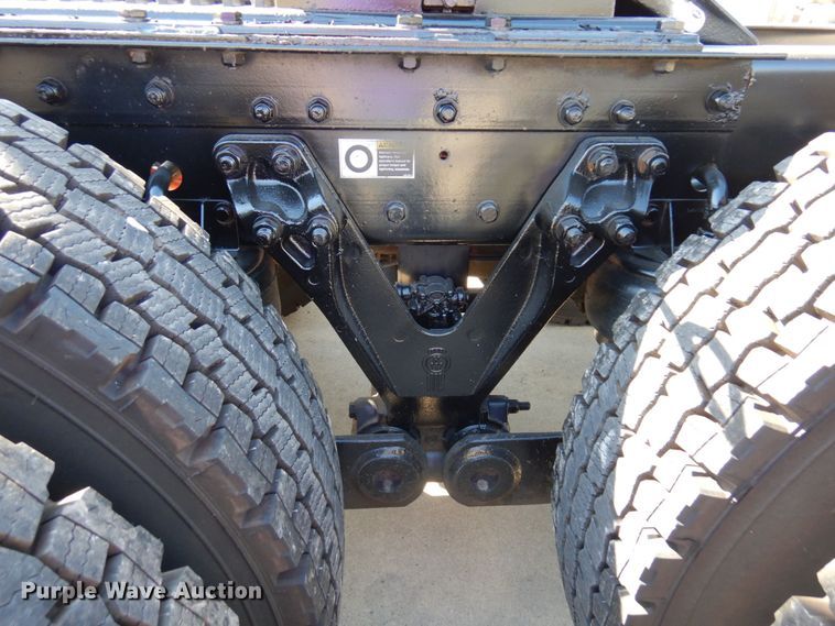 image for item MH9235 2011 Kenworth T800  semi truck