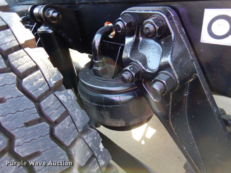 image for item MH9235 2011 Kenworth T800  semi truck