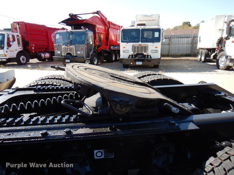 image for item MH9235 2011 Kenworth T800  semi truck