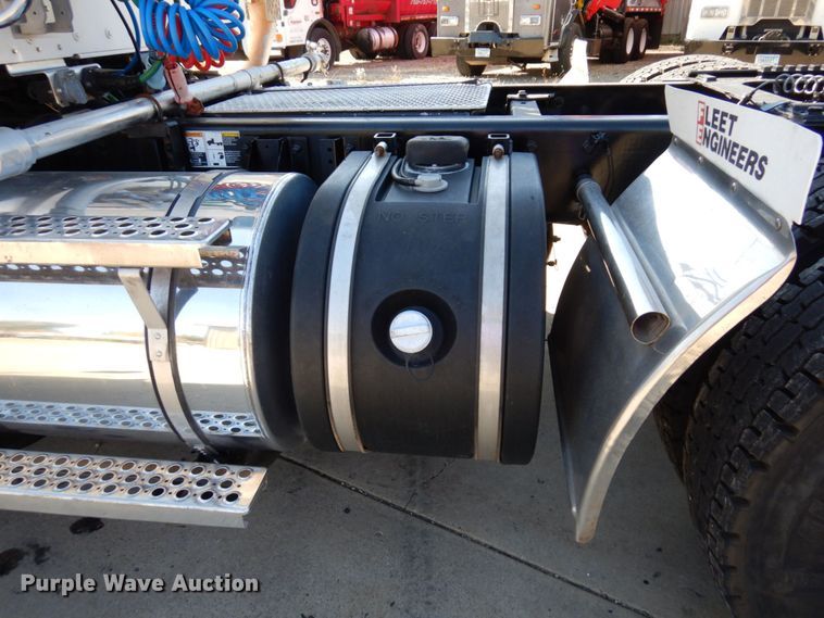 image for item MH9235 2011 Kenworth T800  semi truck