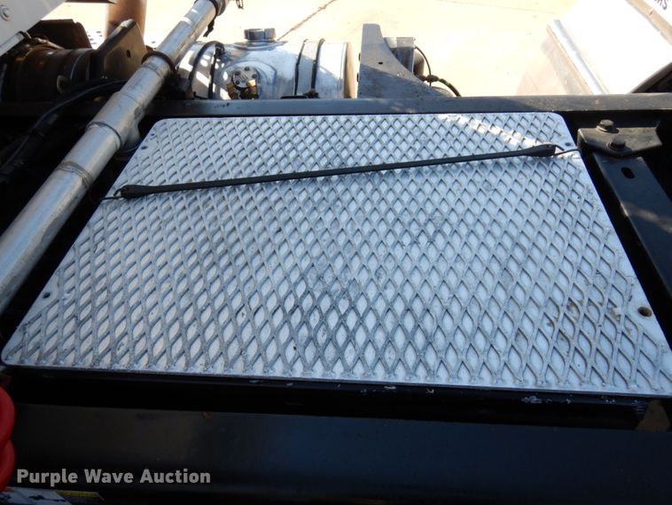 image for item MH9235 2011 Kenworth T800  semi truck