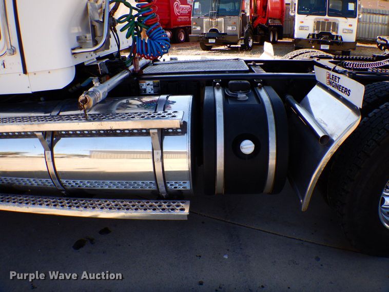 image for item MH9235 2011 Kenworth T800  semi truck