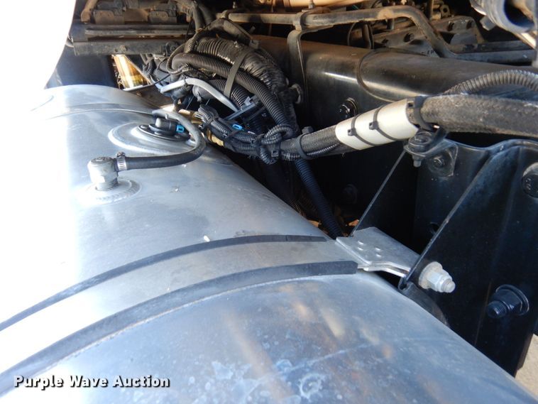 image for item MH9235 2011 Kenworth T800  semi truck