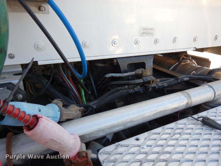 image for item MH9235 2011 Kenworth T800  semi truck