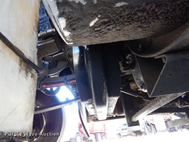 image for item MH9235 2011 Kenworth T800  semi truck