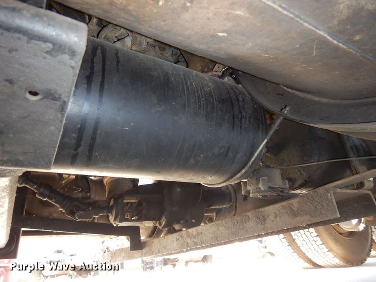 image for item MH9235 2011 Kenworth T800  semi truck