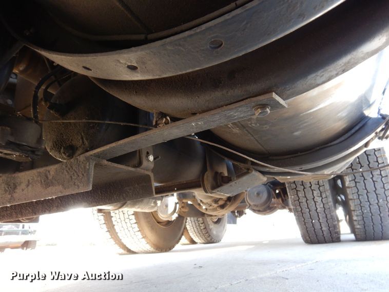 image for item MH9235 2011 Kenworth T800  semi truck