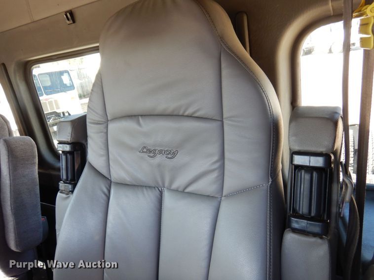 image for item MH9235 2011 Kenworth T800  semi truck