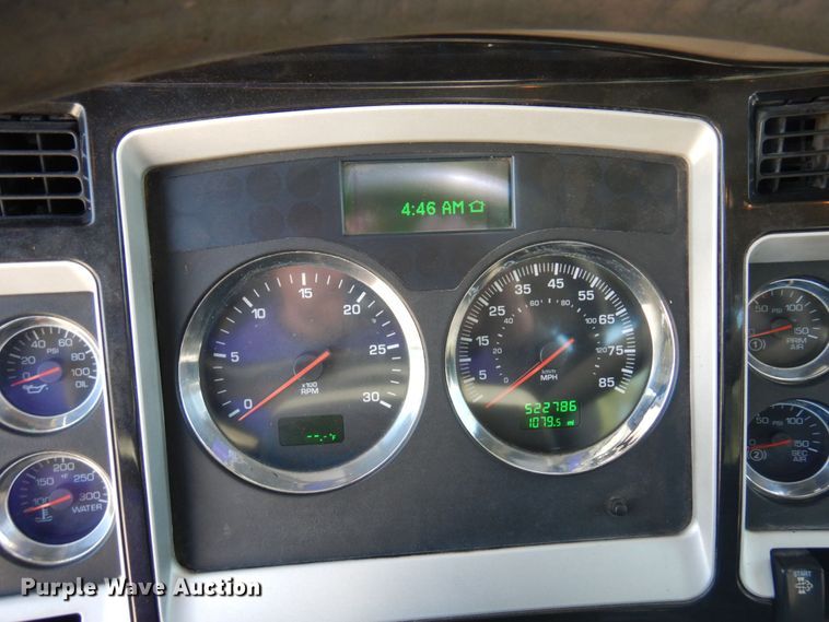 image for item MH9235 2011 Kenworth T800  semi truck