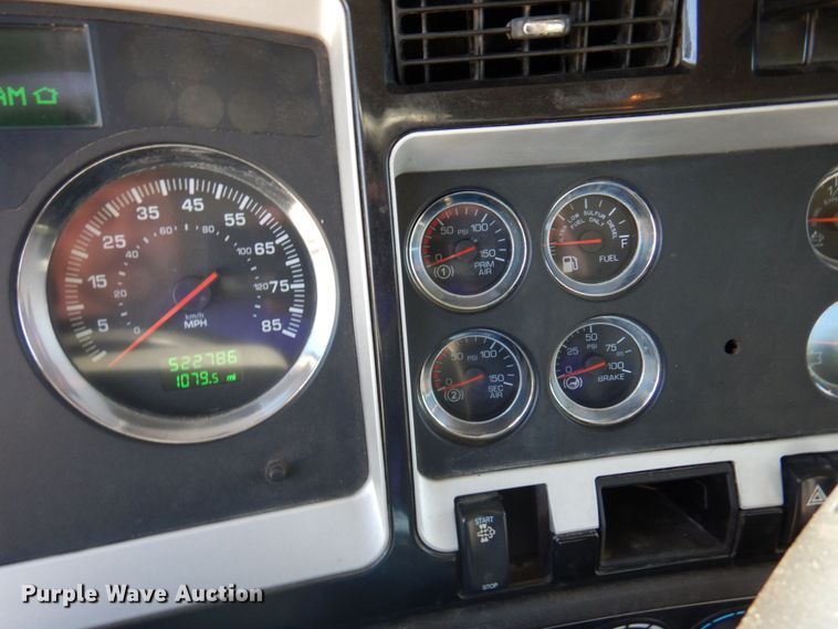 image for item MH9235 2011 Kenworth T800  semi truck