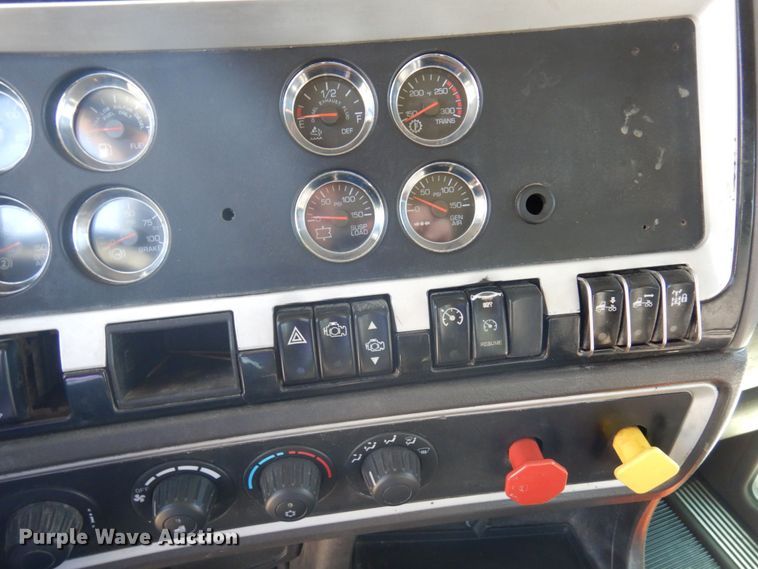 image for item MH9235 2011 Kenworth T800  semi truck