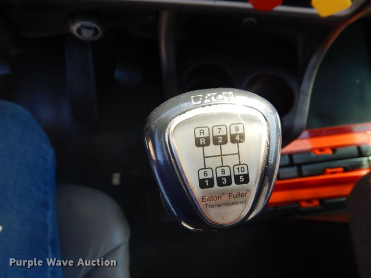 image for item MH9235 2011 Kenworth T800  semi truck