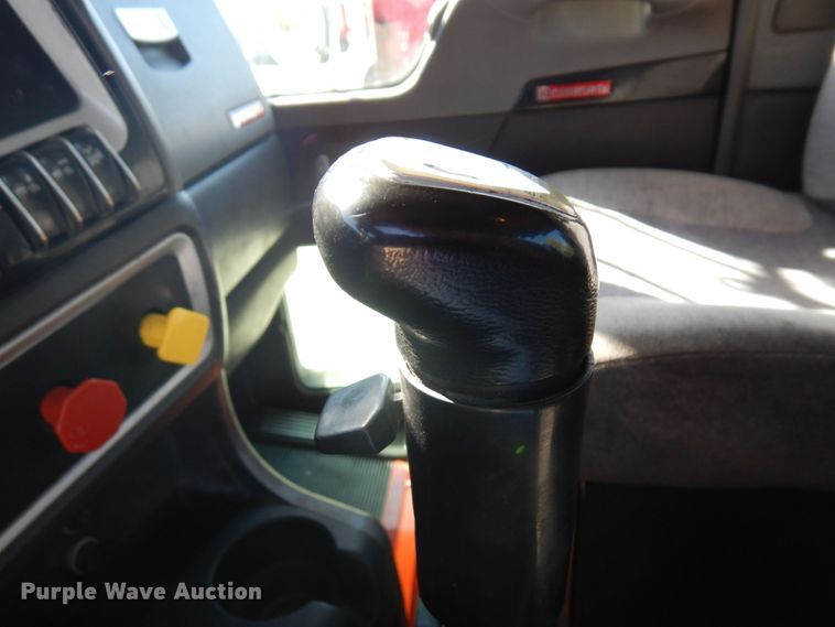 image for item MH9235 2011 Kenworth T800  semi truck