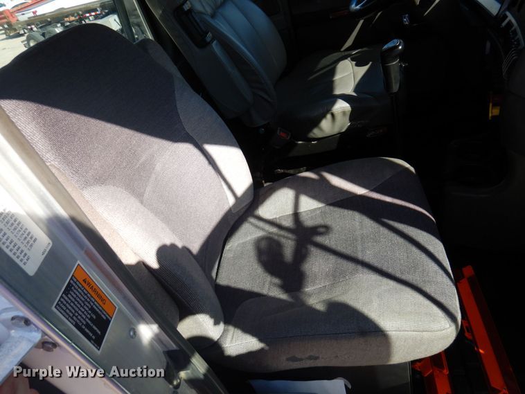 image for item MH9235 2011 Kenworth T800  semi truck