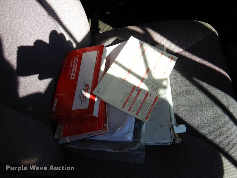 image for item MH9235 2011 Kenworth T800  semi truck