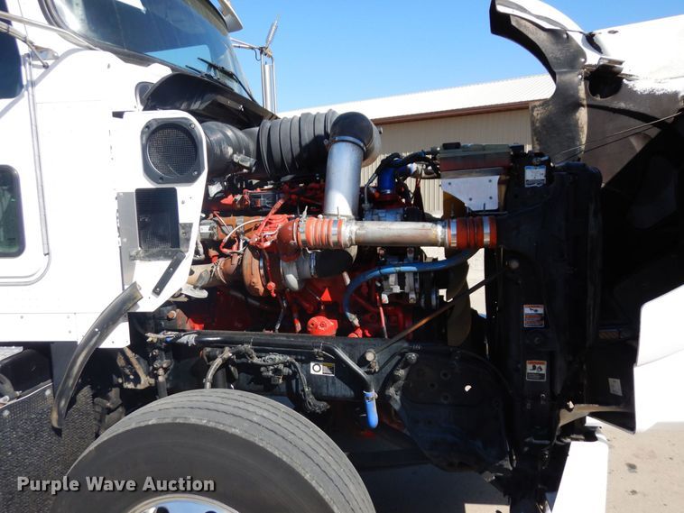 image for item MH9235 2011 Kenworth T800  semi truck