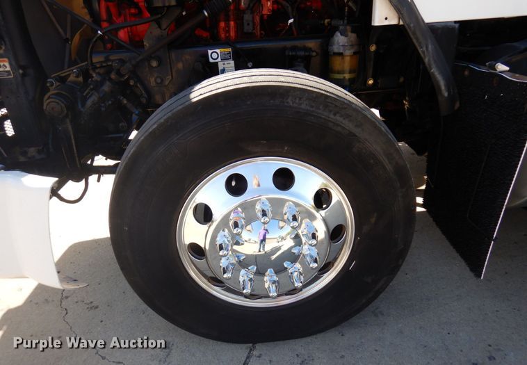 image for item MH9235 2011 Kenworth T800  semi truck