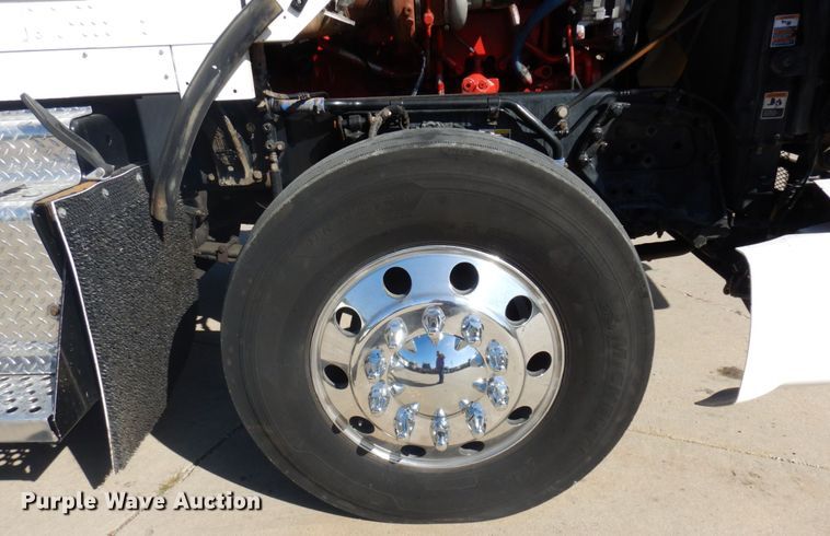 image for item MH9235 2011 Kenworth T800  semi truck