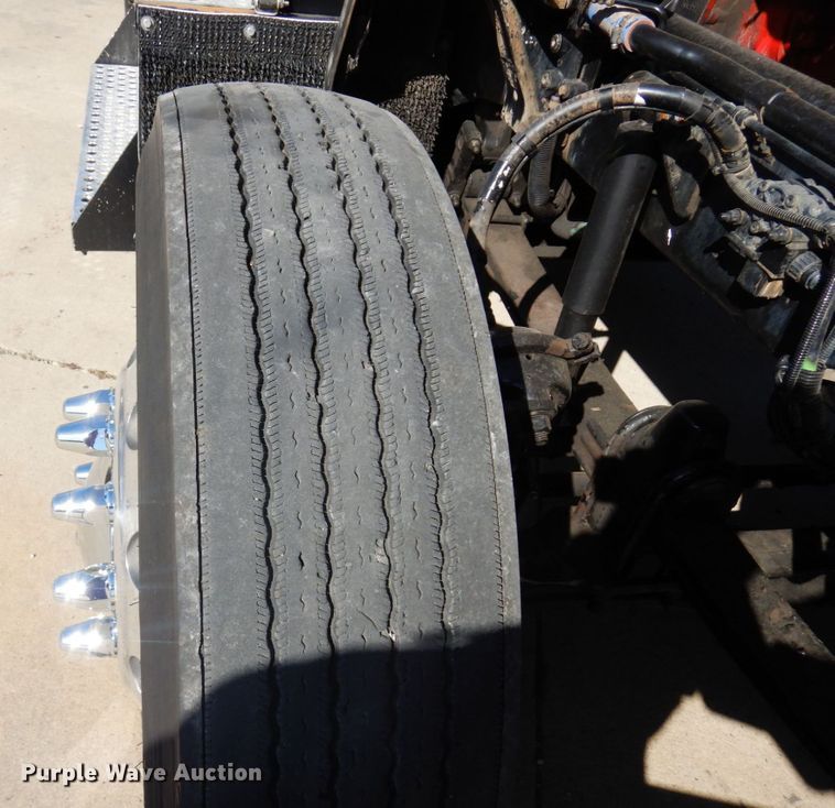 image for item MH9235 2011 Kenworth T800  semi truck