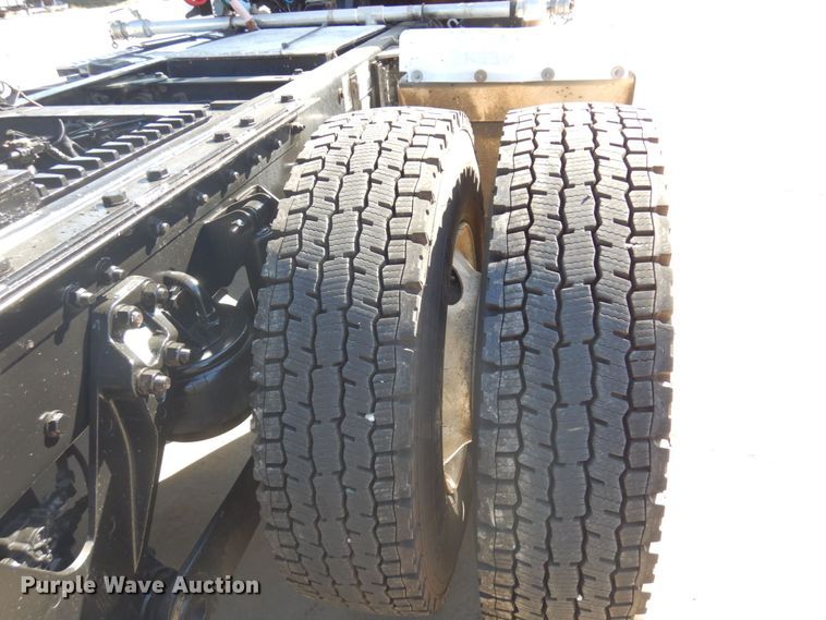 image for item MH9235 2011 Kenworth T800  semi truck