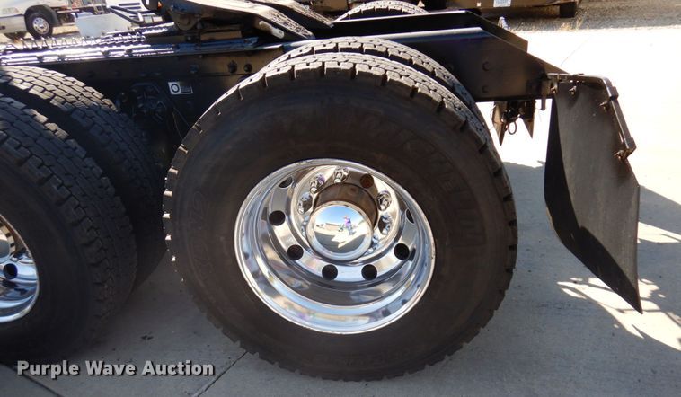 image for item MH9235 2011 Kenworth T800  semi truck