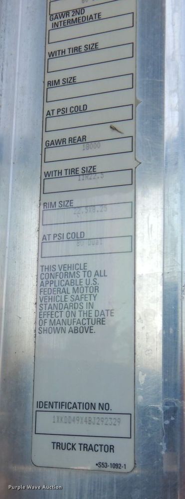 image for item MH9235 2011 Kenworth T800  semi truck