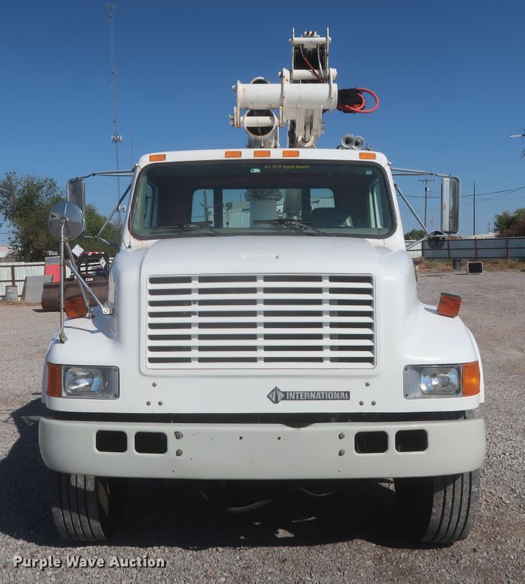 image for item MJ9168 2001 International 4700  bucket truck