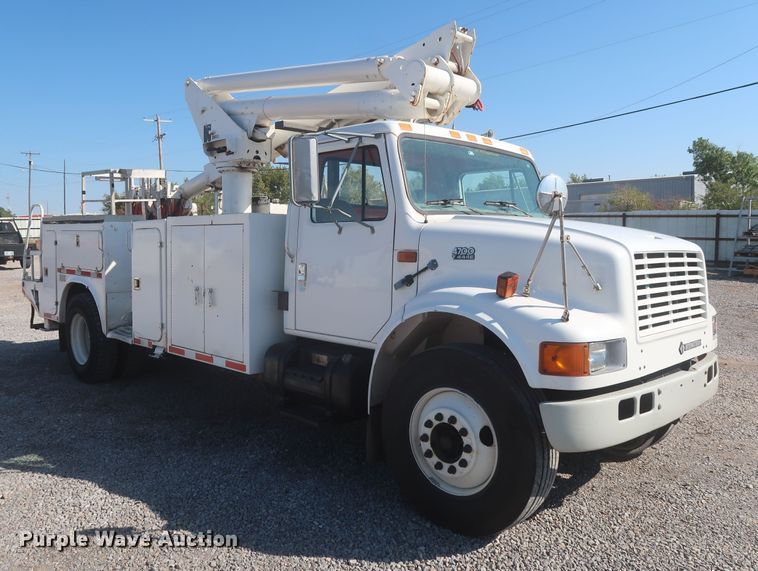 image for item MJ9168 2001 International 4700  bucket truck