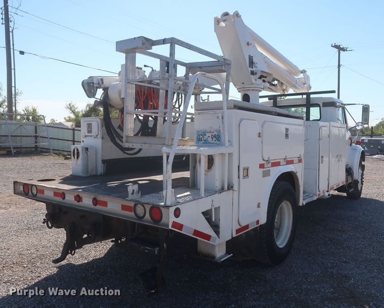 image for item MJ9168 2001 International 4700  bucket truck