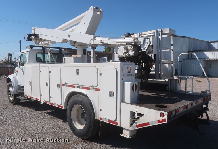 image for item MJ9168 2001 International 4700  bucket truck