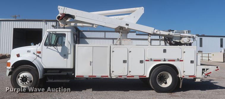 image for item MJ9168 2001 International 4700  bucket truck