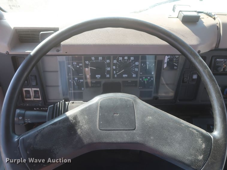 image for item MJ9168 2001 International 4700  bucket truck