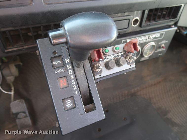 image for item MJ9168 2001 International 4700  bucket truck