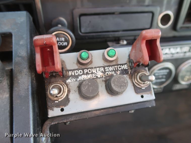 image for item MJ9168 2001 International 4700  bucket truck