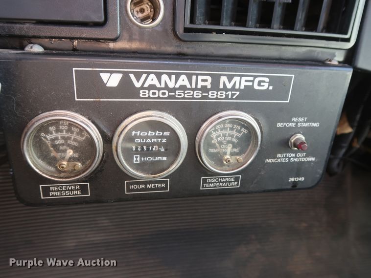 image for item MJ9168 2001 International 4700  bucket truck