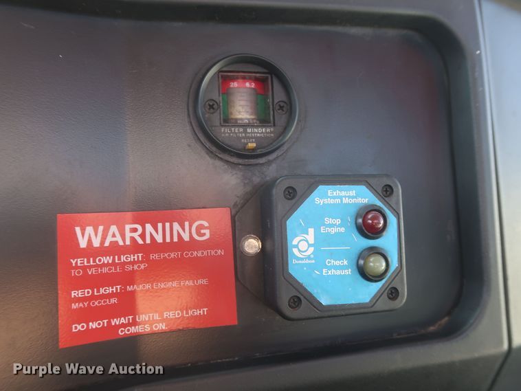 image for item MJ9168 2001 International 4700  bucket truck