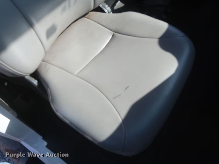 image for item MJ9168 2001 International 4700  bucket truck