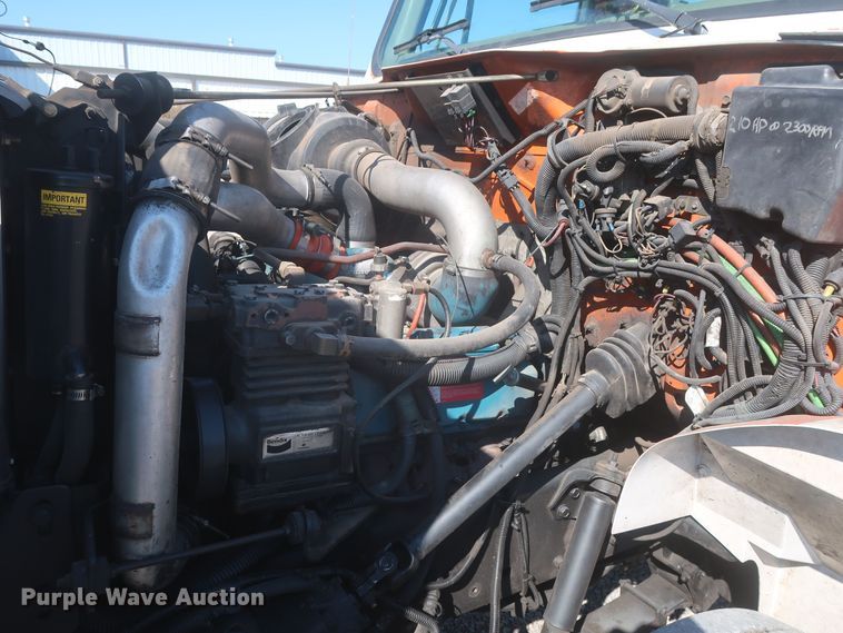 image for item MJ9168 2001 International 4700  bucket truck