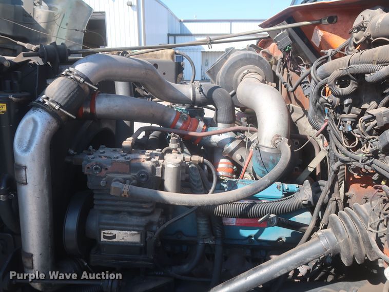 image for item MJ9168 2001 International 4700  bucket truck