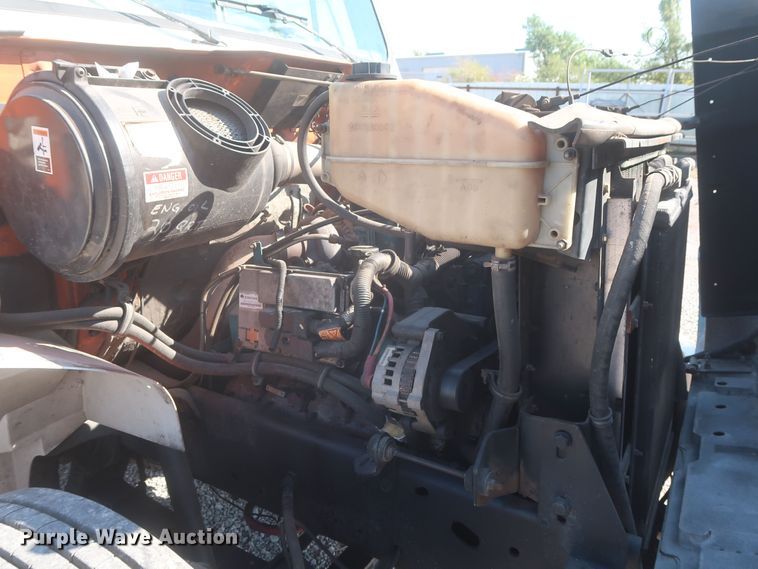 image for item MJ9168 2001 International 4700  bucket truck