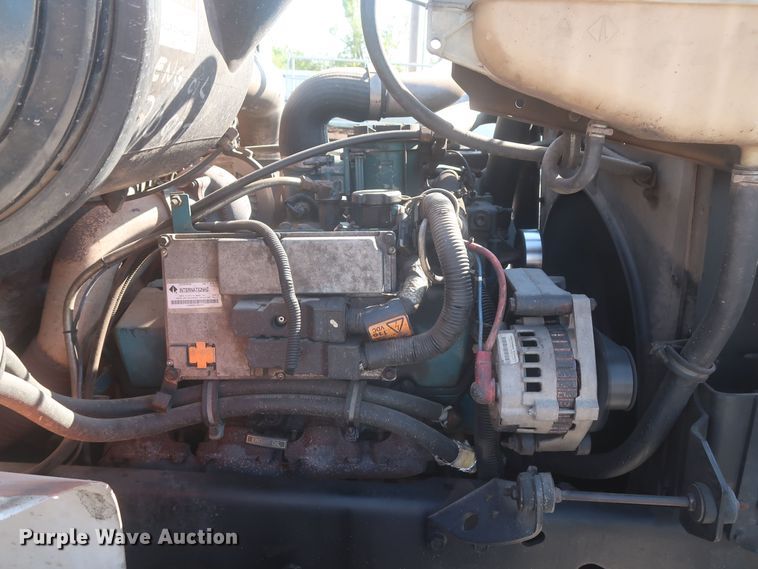 image for item MJ9168 2001 International 4700  bucket truck