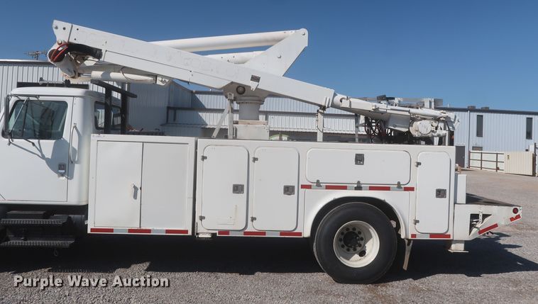 image for item MJ9168 2001 International 4700  bucket truck
