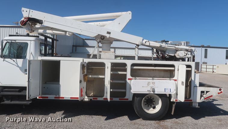 image for item MJ9168 2001 International 4700  bucket truck